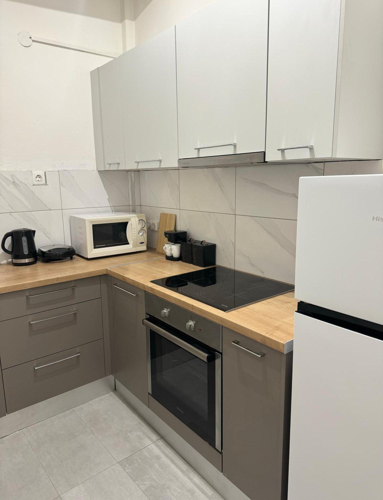 Vivian Modern Apartment Ateny Zewnętrze zdjęcie